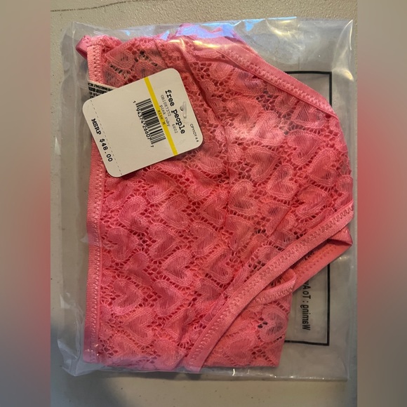💓NWT! Free People Pink Heart Lace Bralette Panty Set - Picture 7 of 8